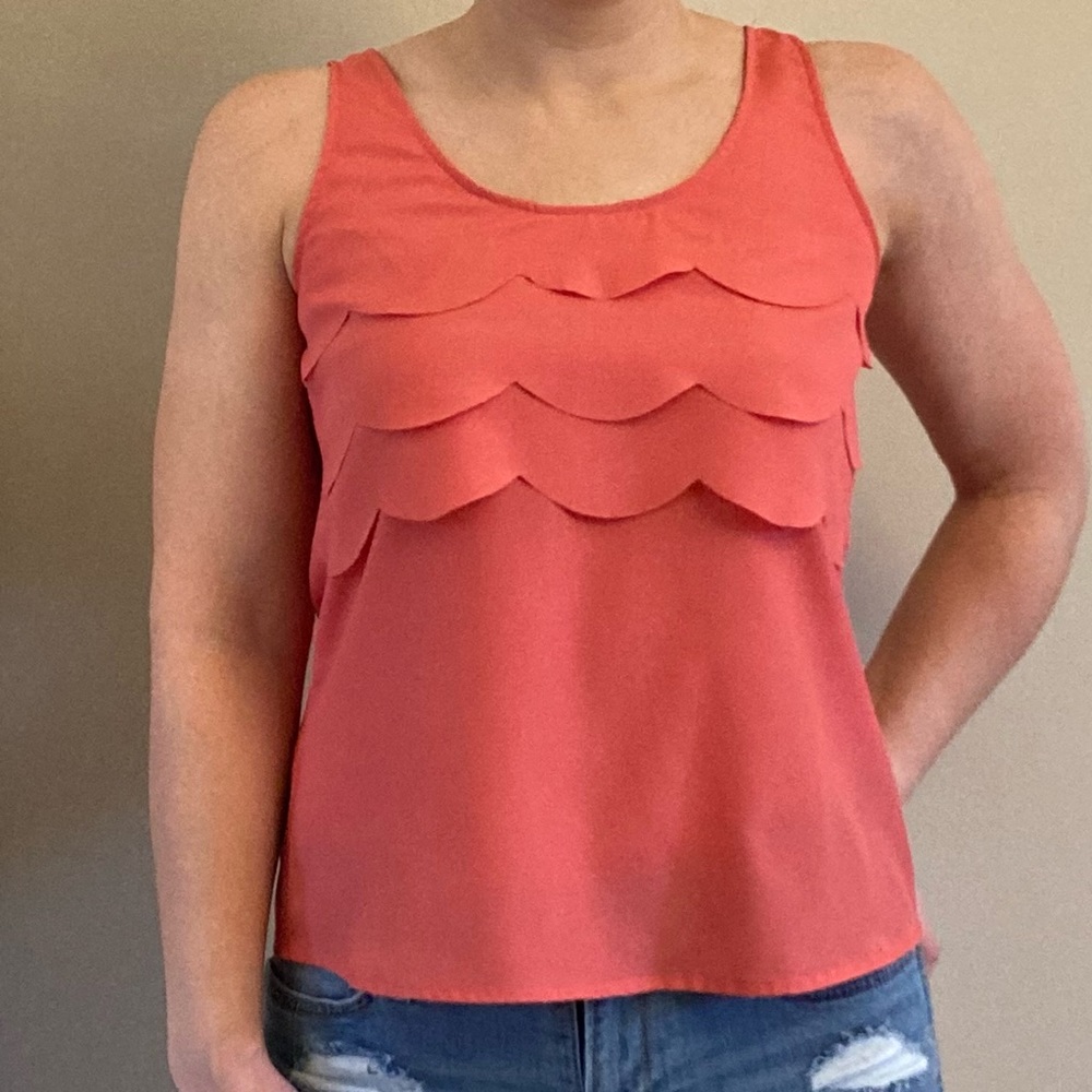 Pink tank top with scallop details